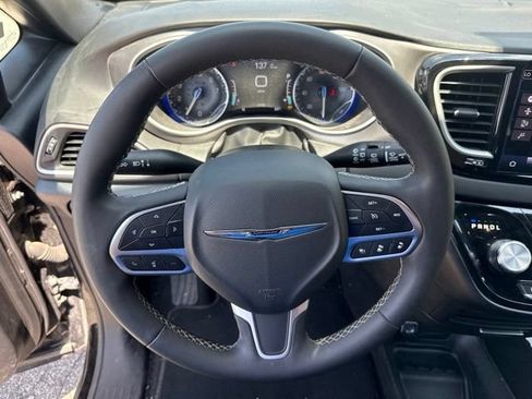 Used 2025 Chrysler Pacifica Select FWD image 20