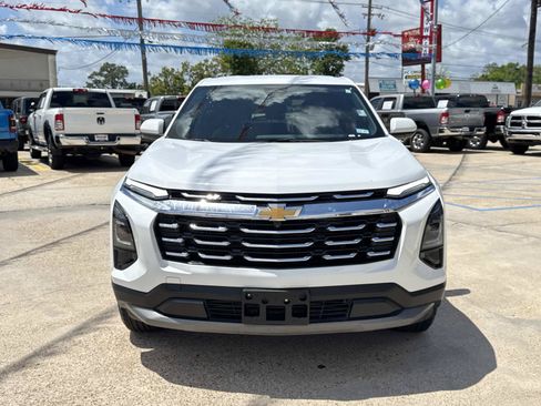 Used 2025 Chevrolet Equinox LT AWD/4WD image 2