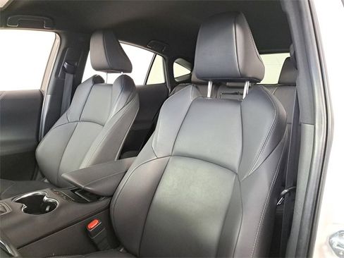 Used 2022 Toyota Venza XLE image 20