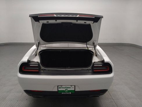Used 2016 Dodge Challenger SXT RWD image 29