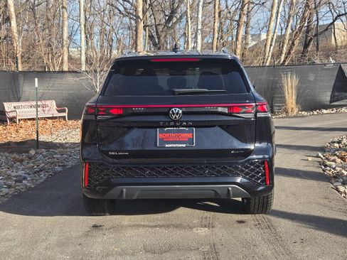 New 2026 Volkswagen Tiguan SEL R-Line image 4