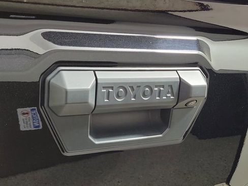 Used 2025 Toyota Tacoma SR AWD/4WD image 9