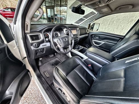 Used 2018 Nissan Titan PRO-4X w/ Pro-4x Convenience Package image 10