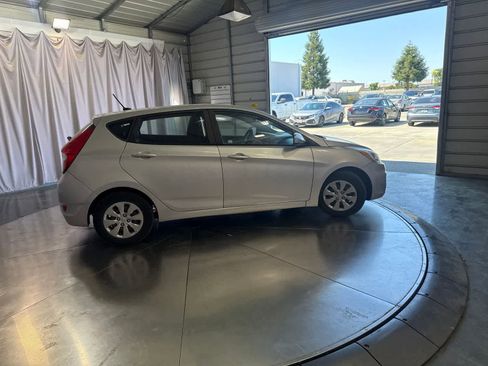 Used 2016 Hyundai Accent SE FWD image 3
