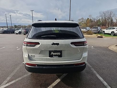 Used 2024 Jeep Grand Cherokee L Laredo AWD/4WD image 4