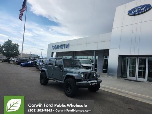Used 2014 Jeep Wrangler Unlimited Sahara w/ Dual Top Group AWD/4WD image 2