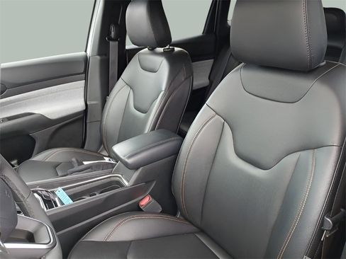 Used 2023 Jeep Compass Latitude image 22