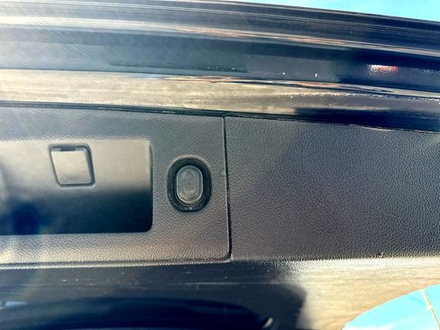 Used 2015 Cadillac Escalade Luxury image 10