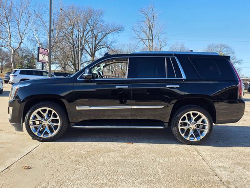Used 2020 Cadillac Escalade Luxury image 8