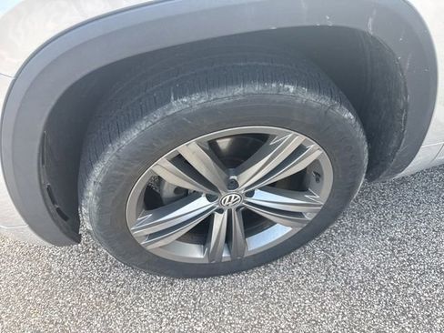 Used 2019 Volkswagen Atlas SE w/ Towing Package image 3