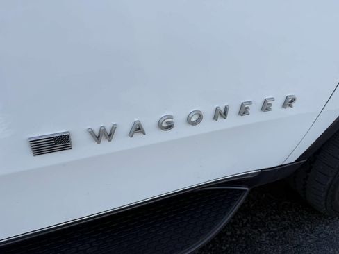 Used 2022 Jeep Wagoneer Series II w/ Premium Group I AWD/4WD image 12