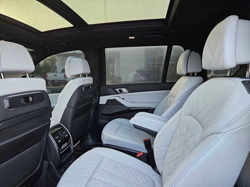 Used 2025 BMW X7 xDrive40i w/ Executive Package image 20