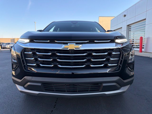 Used 2026 Chevrolet Equinox LT FWD image 2