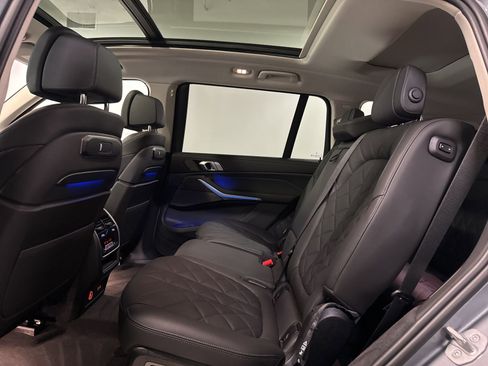 Used 2025 BMW X7 xDrive40i w/ Premium Package image 29