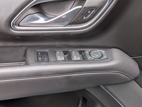 Used 2023 Chevrolet Suburban LT w/ Luxury Package image 12