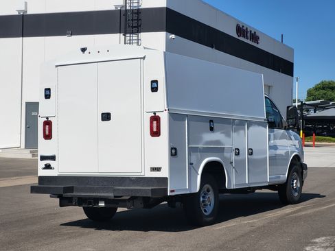 New 2026 GMC Savana 3500 w/ Power Convenience Package RWD image 7