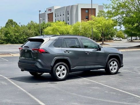 Used 2021 Toyota RAV4 XLE w/ Convenience Package FWD image 8