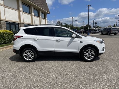 Used 2018 Ford Escape SE w/ SE SYNC Package AWD/4WD image 2