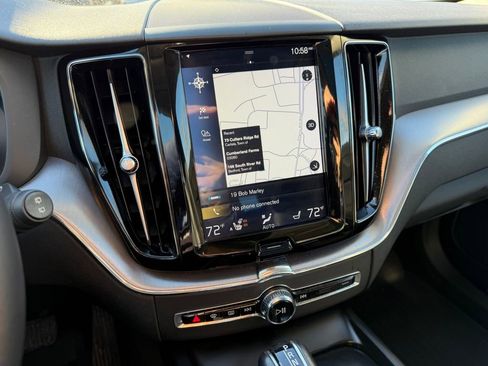 Used 2020 Volvo XC60 T6 Momentum image 22