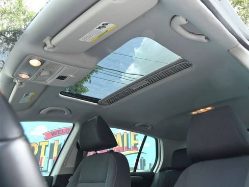 Used 2011 Volkswagen Golf TDI FWD image 24