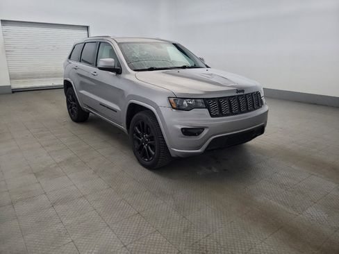 Used 2017 Jeep Grand Cherokee Altitude image 13