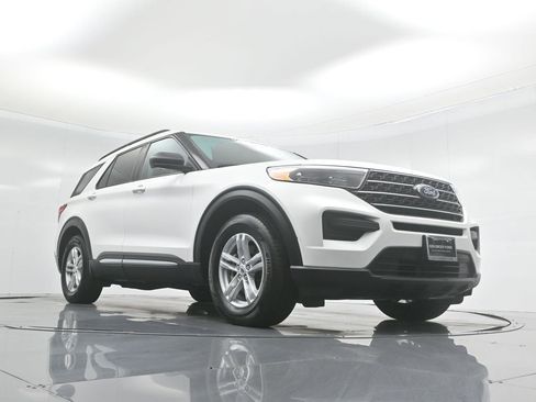 Certified 2023 Ford Explorer XLT image 50