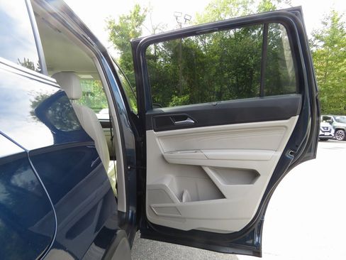 Used 2022 Volkswagen Atlas SE w/ Black Wheel Package image 16