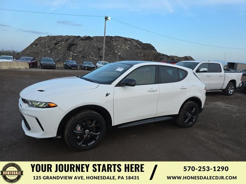 Used 2025 Dodge Hornet R/T w/ R/T Plus Package AWD/4WD image 1