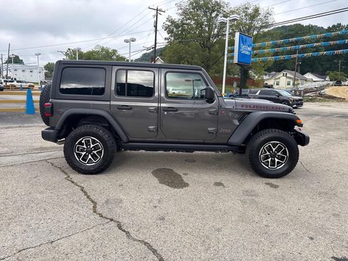 Used 2024 Jeep Wrangler Unlimited Rubicon AWD/4WD image 6