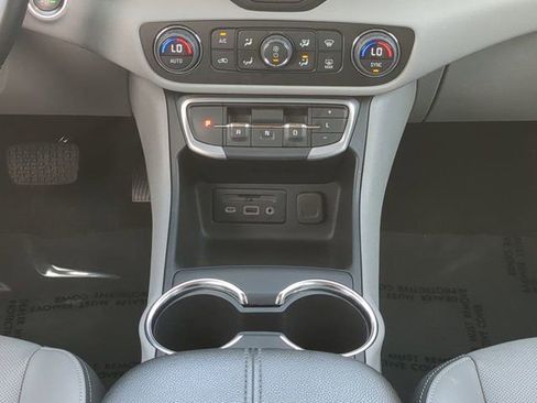 Used 2024 GMC Terrain SLT image 19