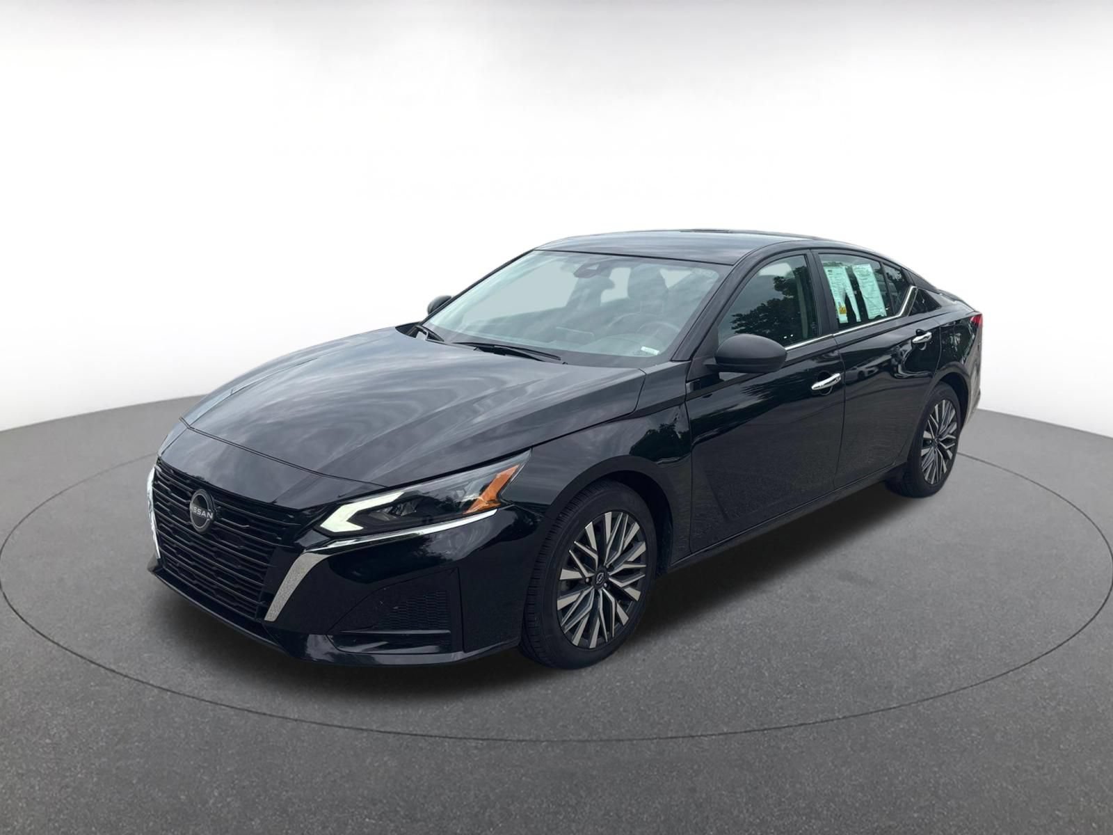 Used 2025 Nissan Altima 2.5 SV FWD image 3
