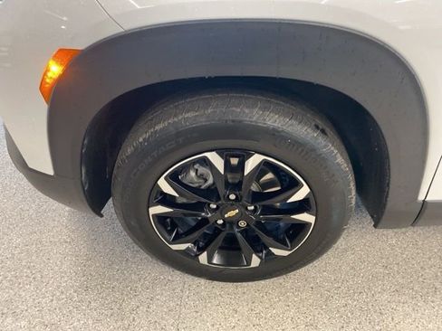 Certified 2021 Chevrolet TrailBlazer LT w/ Sun and Liftgate Package AWD/4WD image 11