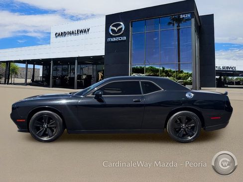 Used 2020 Dodge Challenger SXT RWD image 3