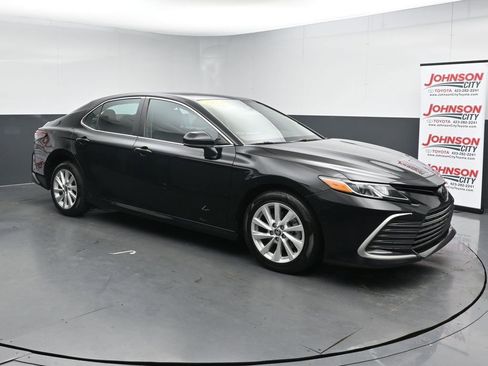 Used 2023 Toyota Camry LE FWD image 2