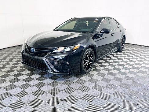 Used 2023 Toyota Camry SE w/ Audio Upgrade Package FWD image 7