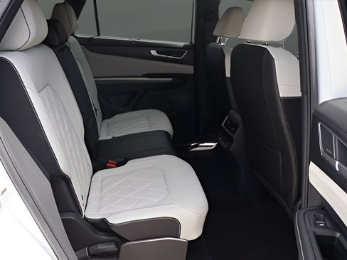 Certified 2024 Volkswagen Atlas Cross Sport SEL Premium R-Line AWD/4WD image 19