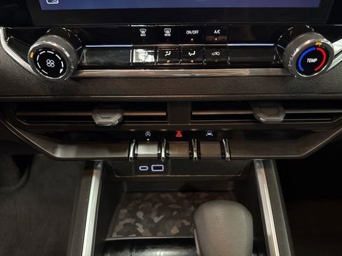 Used 2024 Chevrolet Colorado Trail Boss AWD/4WD image 16