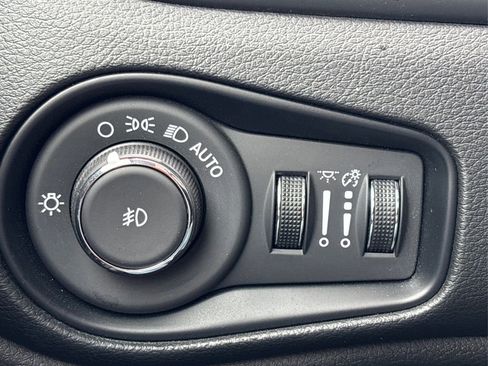 Used 2023 Jeep Renegade Latitude w/ Sun/Sound Group image 25