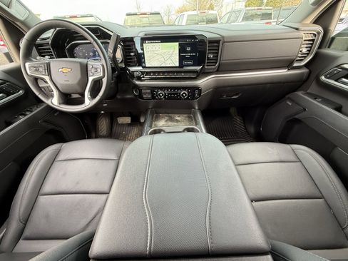 Used 2025 Chevrolet Silverado 2500 LTZ w/ Z71 Chrome Sport Edition image 17