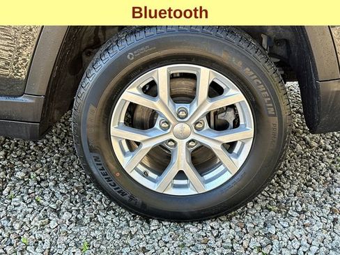 Used 2023 Jeep Grand Cherokee L Limited AWD/4WD image 9