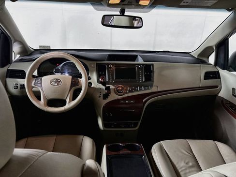 Used 2011 Toyota Sienna XLE w/ Premium Pkg FWD image 12