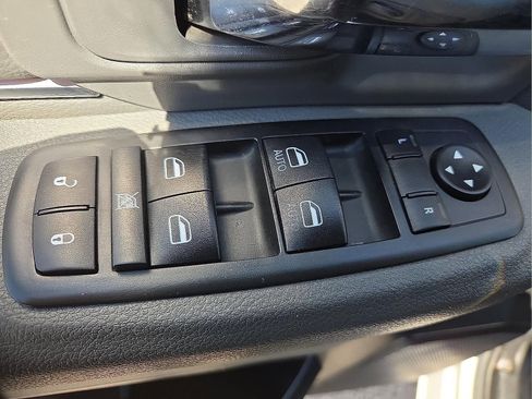 Used 2020 RAM 1500 Classic SLT RWD image 15