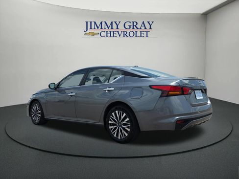 Used 2023 Nissan Altima 2.5 SV FWD image 3