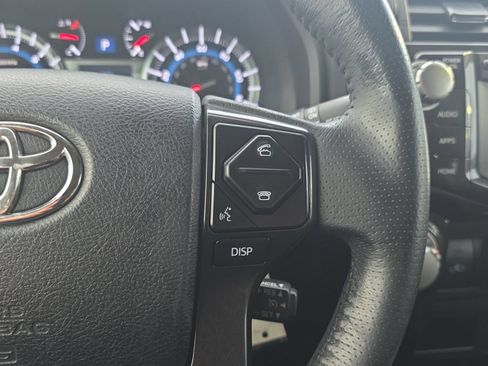 Used 2018 Toyota 4Runner TRD Off-Road Premium AWD/4WD image 17