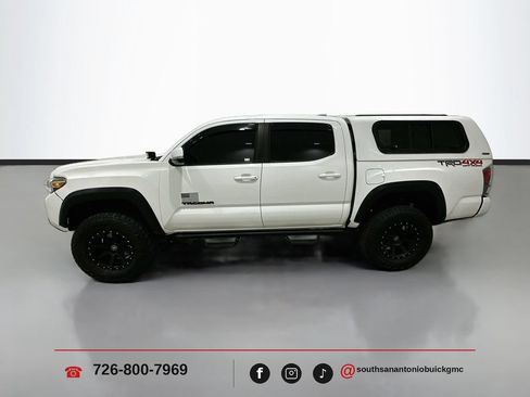 Used 2021 Toyota Tacoma TRD Off-Road w/ Technology Package AWD/4WD image 4