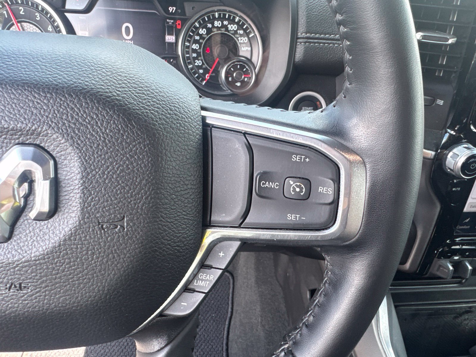 Used 2023 RAM 1500 Laramie AWD/4WD image 27