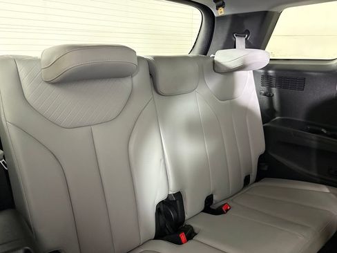 Used 2025 Hyundai Palisade SEL FWD image 18