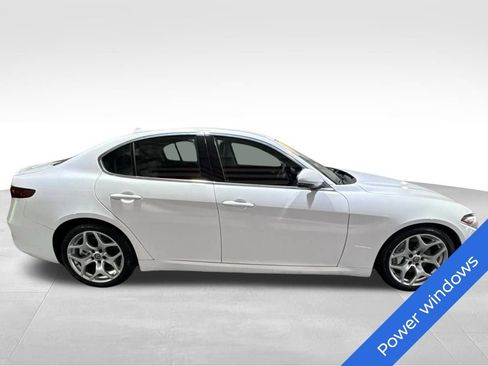 Used 2019 Alfa Romeo Giulia Ti RWD image 4