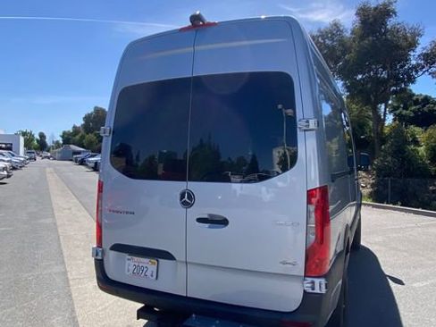 Used 2022 Mercedes-Benz Sprinter 2500 image 5