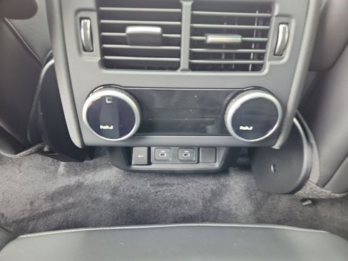 Used 2025 Land Rover Discovery S image 26